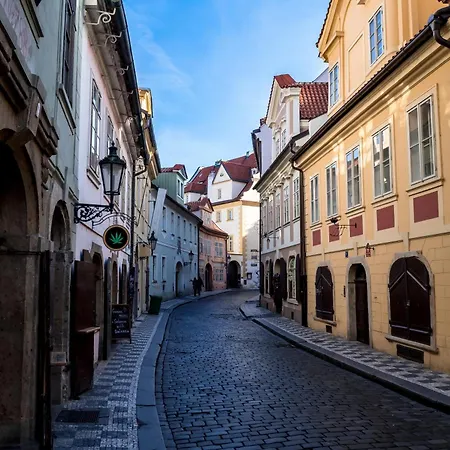 Soukrome Kridlo Pro 7 Osob V Praze 3* براغ